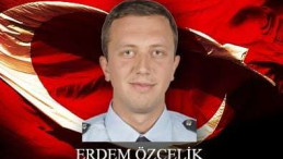 Erdem Özçelik Kimdir?