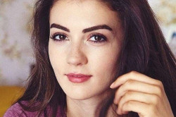 Burcu Özberk Kimdir?