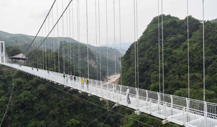 Dünyanın en uzun cam köprüsü Vietnam’da