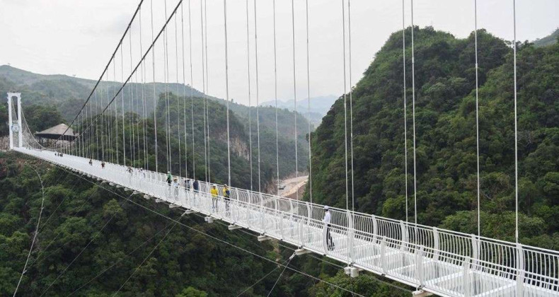 Dünyanın en uzun cam köprüsü Vietnam’da